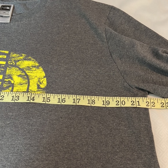 The North Face mens top. - Picture 5 of 6
